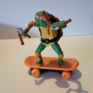Teenage Mutant Ninja Turtles Action Figure on Skateboard Michaelangelo